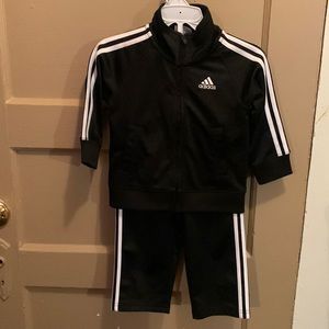 Adidas tracksuit (size :18 month)